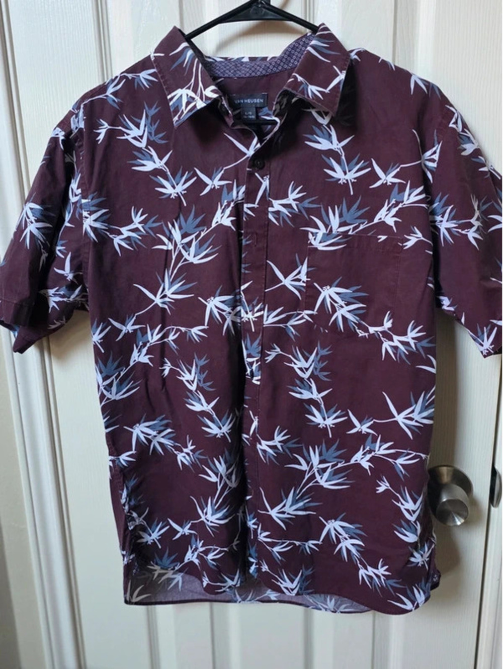 Men's large burgundy button down short sleeve